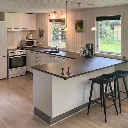 Stunning Home In Hojslev With Wifi Højslev